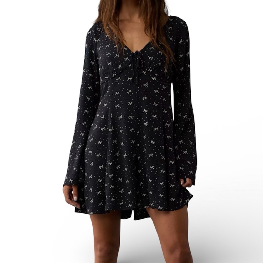 American Eagle Long Sleeve V-Neck Shorts Romper Black White Bows NWT Size Medium